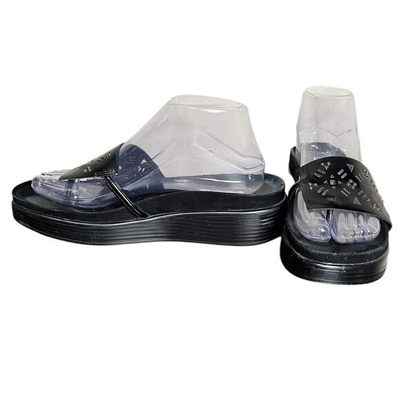 DONALD PLINER Fifi Black Leather Perforated Studded Slide Sandal Size 8.5 N - Picture 1 of 7